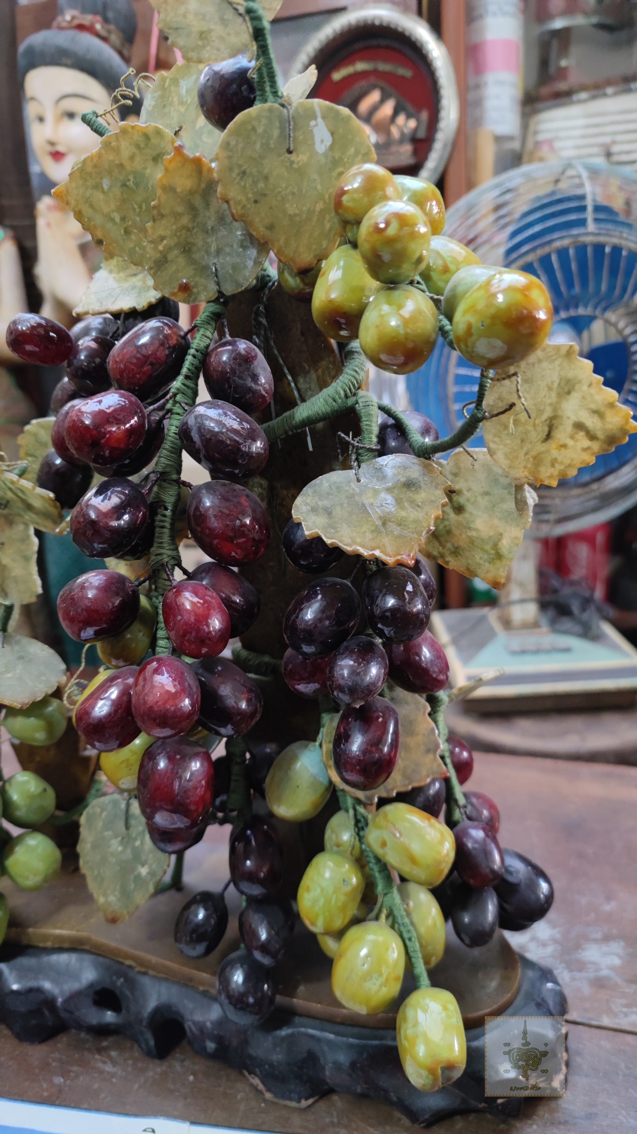 ขายต้นองุ่น เป็นหินหยกธรรมชาติ