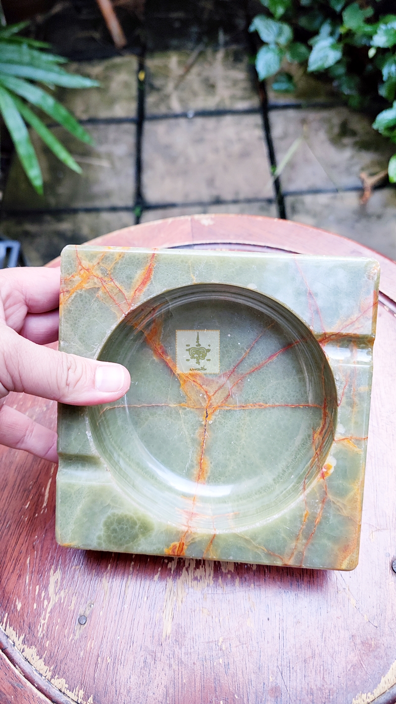 ที่เขี่ยบุหรี่ หินหยก