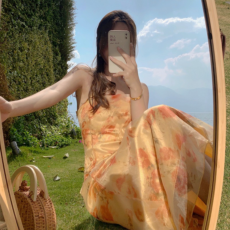 ชุดเดรสยาวลายดอกสีเหลือง ผูกคอ กระโปรงทรงบาน แฟชั่นชุดไปทะเล ชุดเที่ยวทะเล ชุดใส่เดินเล่นถ่ายรูปริมชายหาดสวยๆ