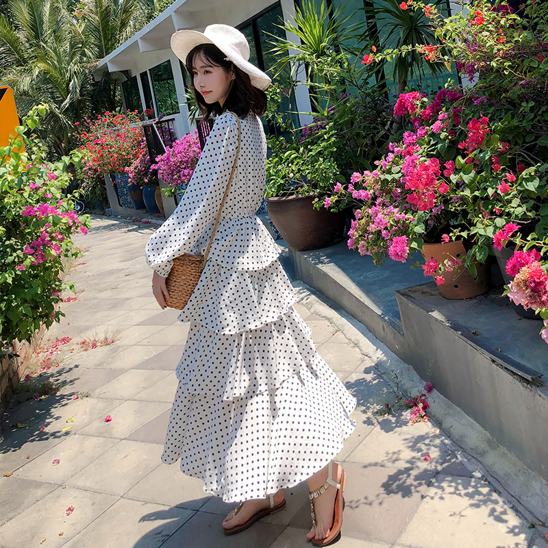 ชุดเทียวทะเล เดรสยาวสีครีม คอวีป้ายระบาย แขนยาว กระโปรงระบายเป็นชั้นๆ น่ารัก กรุบกริบสุดๆ