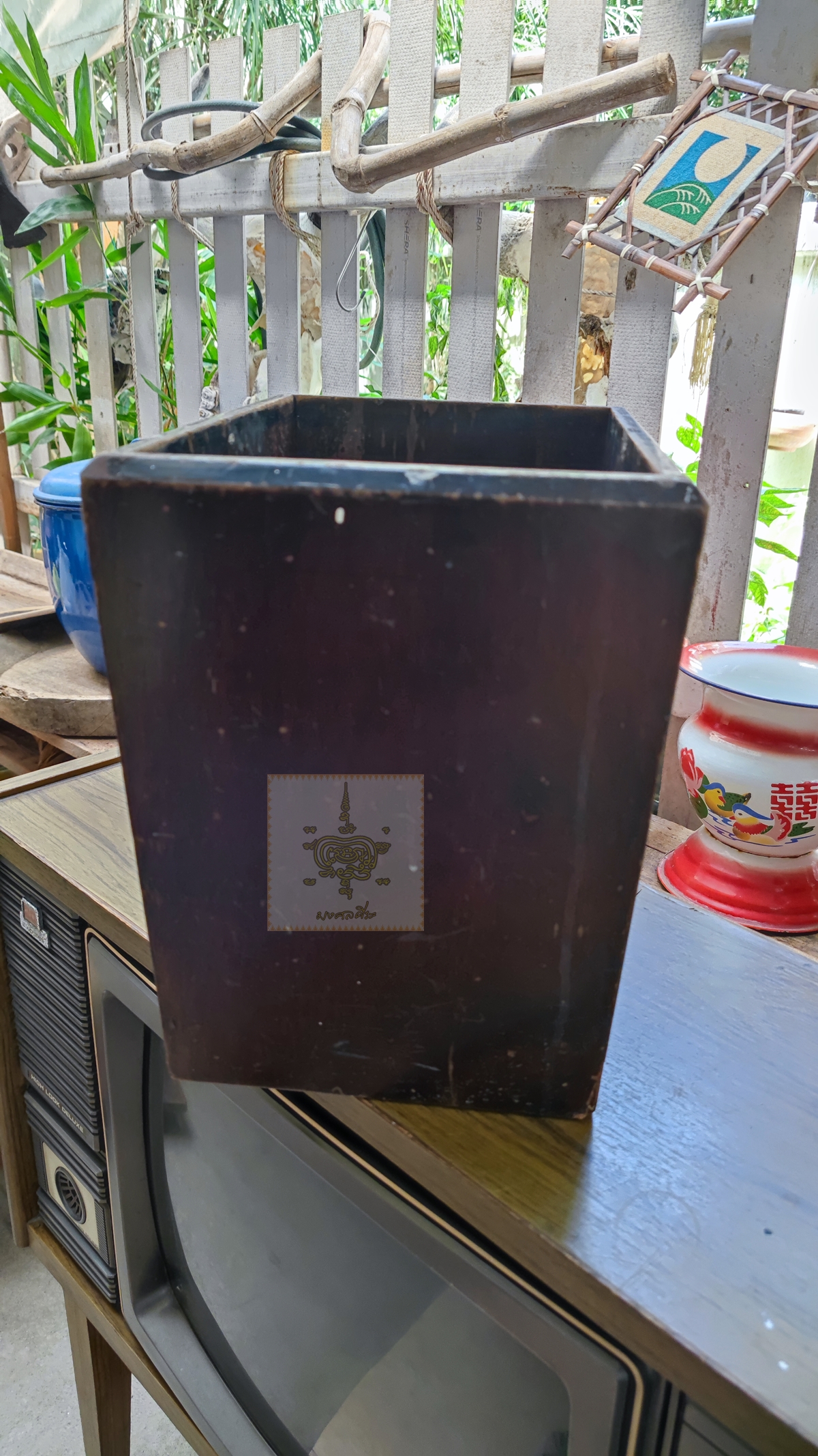 ถังขยะไม้งานโบราณ