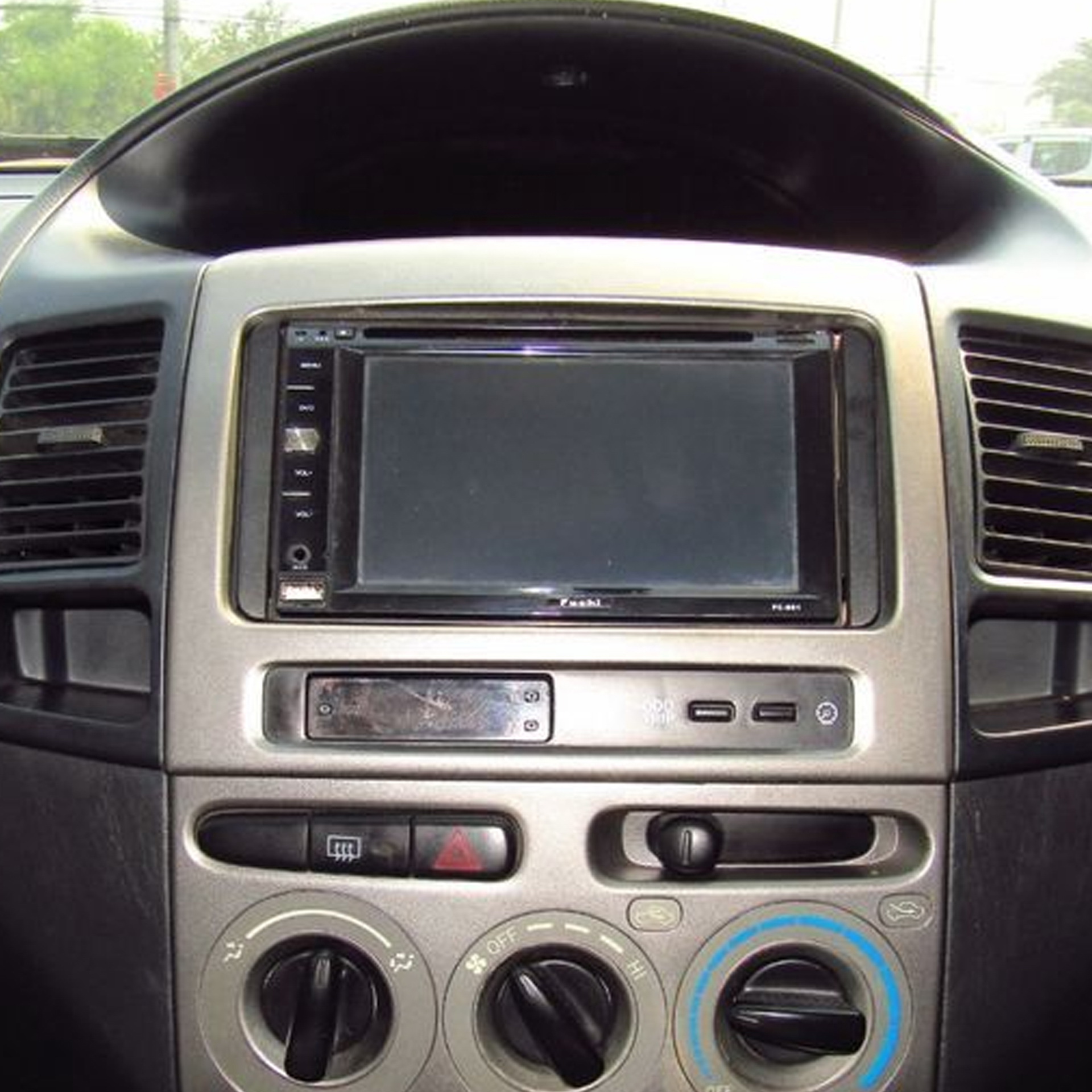 (R031) กรอบ วิทยุใส่จอ 6.2-7 inch. or 2 din. สำหรับรถยนต์ Toyota Vigo 2004-2010 , Fortuner 2004-2011 , Vios 2002-2007