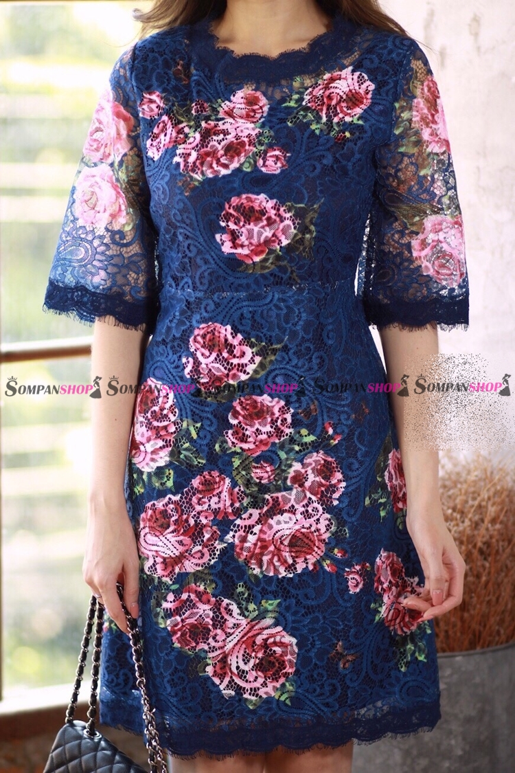 ชุดเดรสออกงานสีน้ำเงินกรมท่า ลายดอกไม้ ผ้าลูกไม้ ทรงเอเข้ารูป แนวเรียบหรู สวยหวาน ดูดี : สินค้าพร้อมส่ง