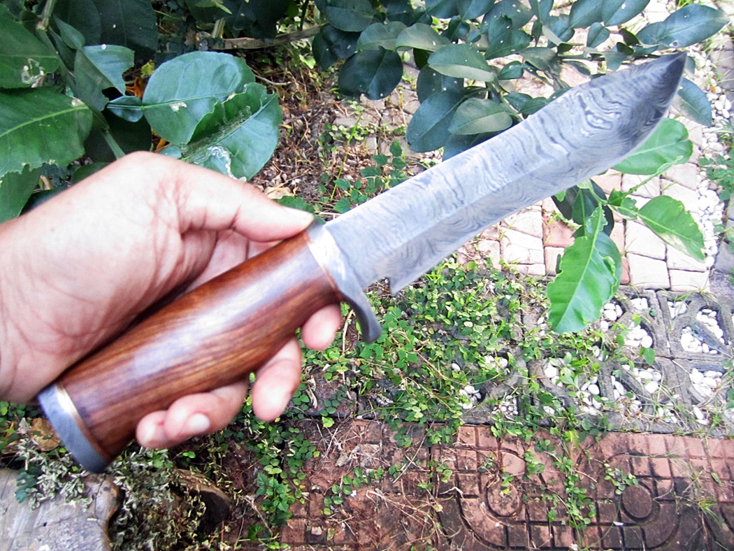 เหล็กลายของแท้Damascus steel custom handmade hunting bowie knife 13"