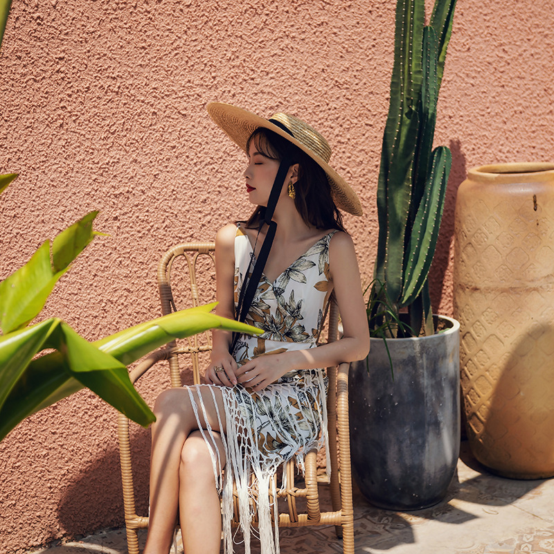 ชุดเดรสยาวสีขาวลายโบฮีเมียน แฟชั่นชุดเที่ยวทะเล ชุดไปทะเล เดินเล่นถ่ายรูปริมชายหาด