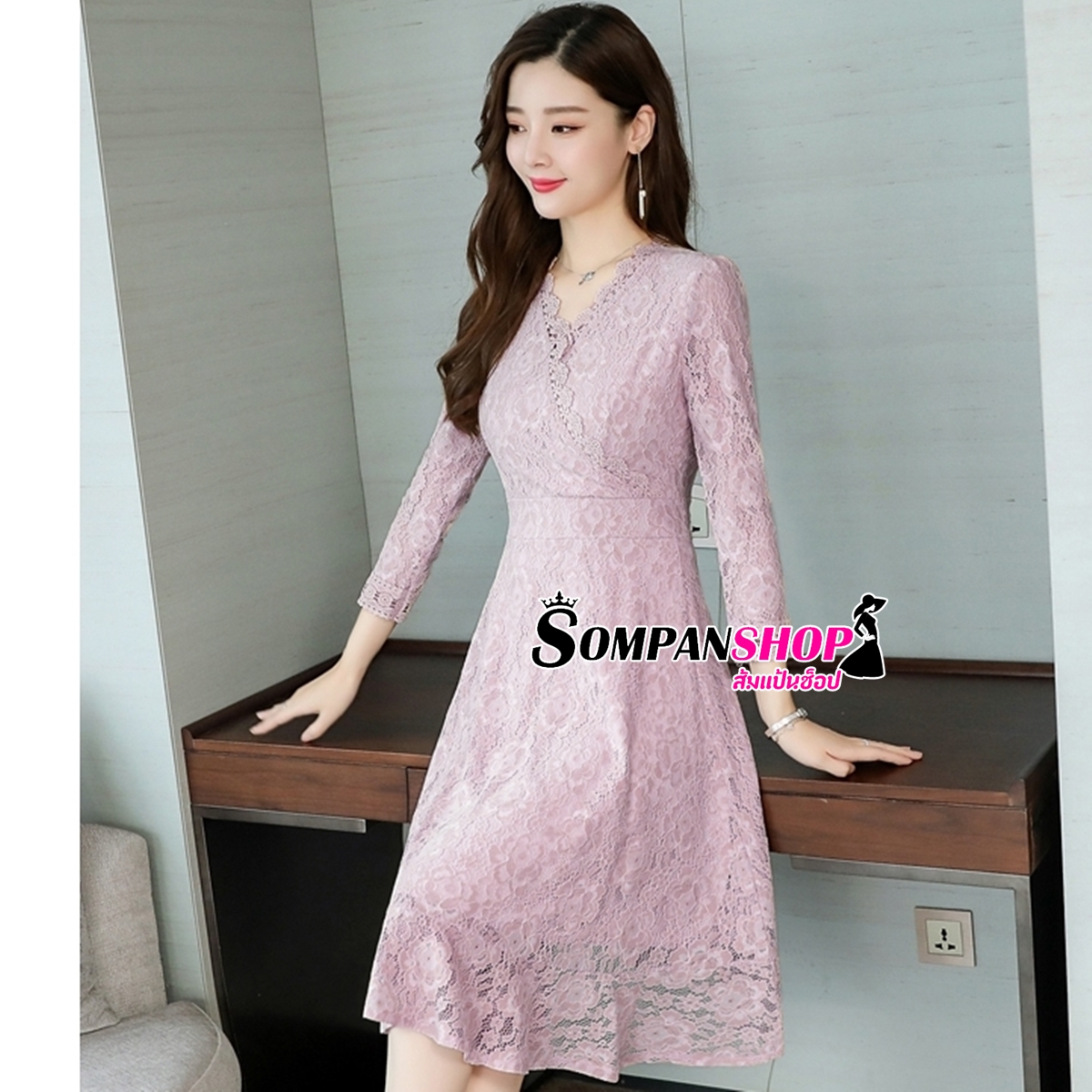 ชุดเดรสสั้นสีชมพู ผ้าลูกไม้ แขนสามส่วน