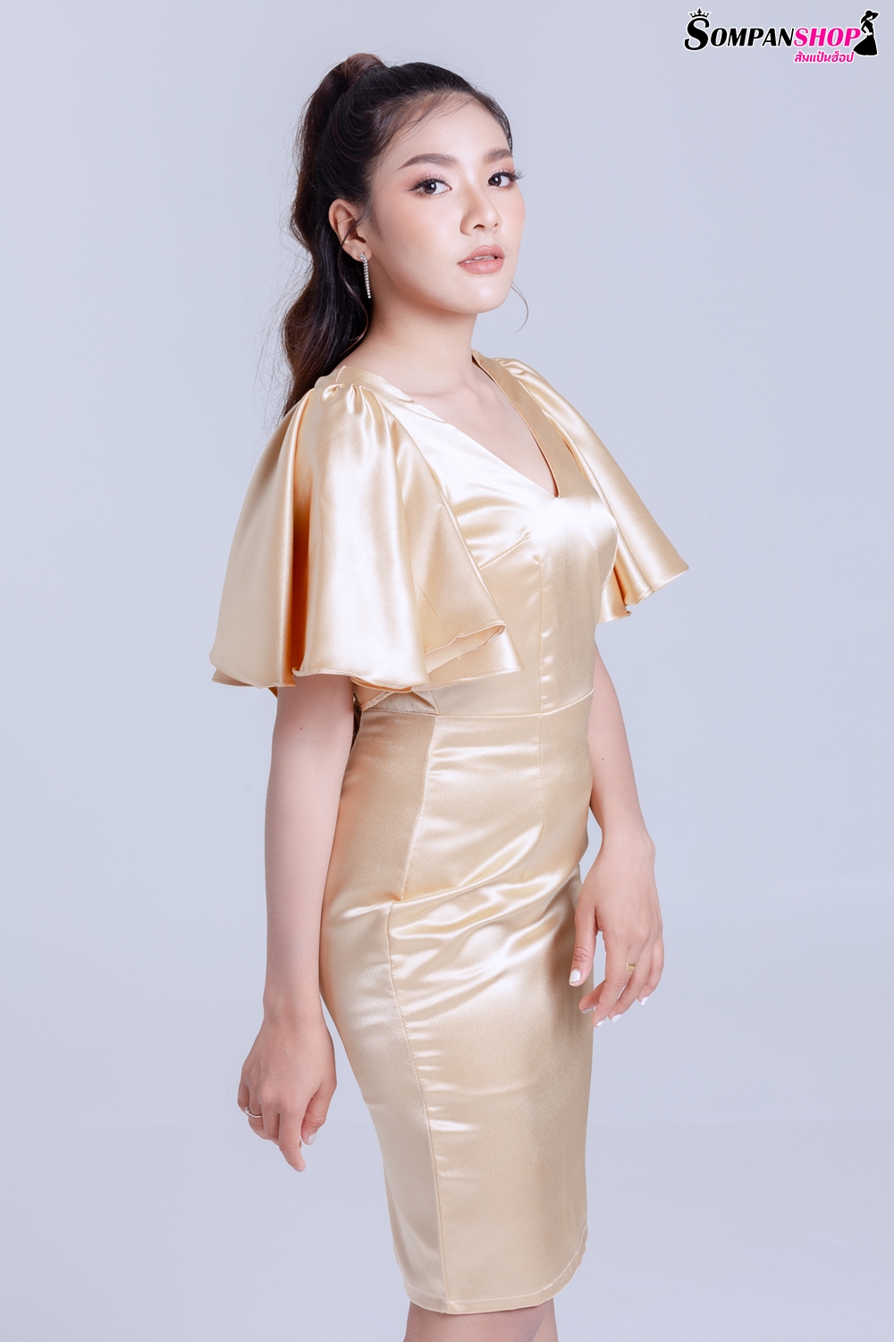 ชุดราตรี ชุดไปงานแต่งงาน ชุดเดรสออกงานสั้นสีทอง ทรงเอเข้ารูป แขนระบาย แนวเรียบหรู