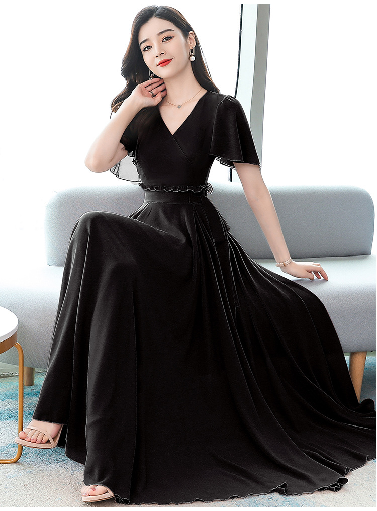 ชุดเดรสสีดำ แขนสั้น กระโปรงยาวคลุมเข่า แนวเรียบร้อย สวยสุภาพ ใส่ดูดี