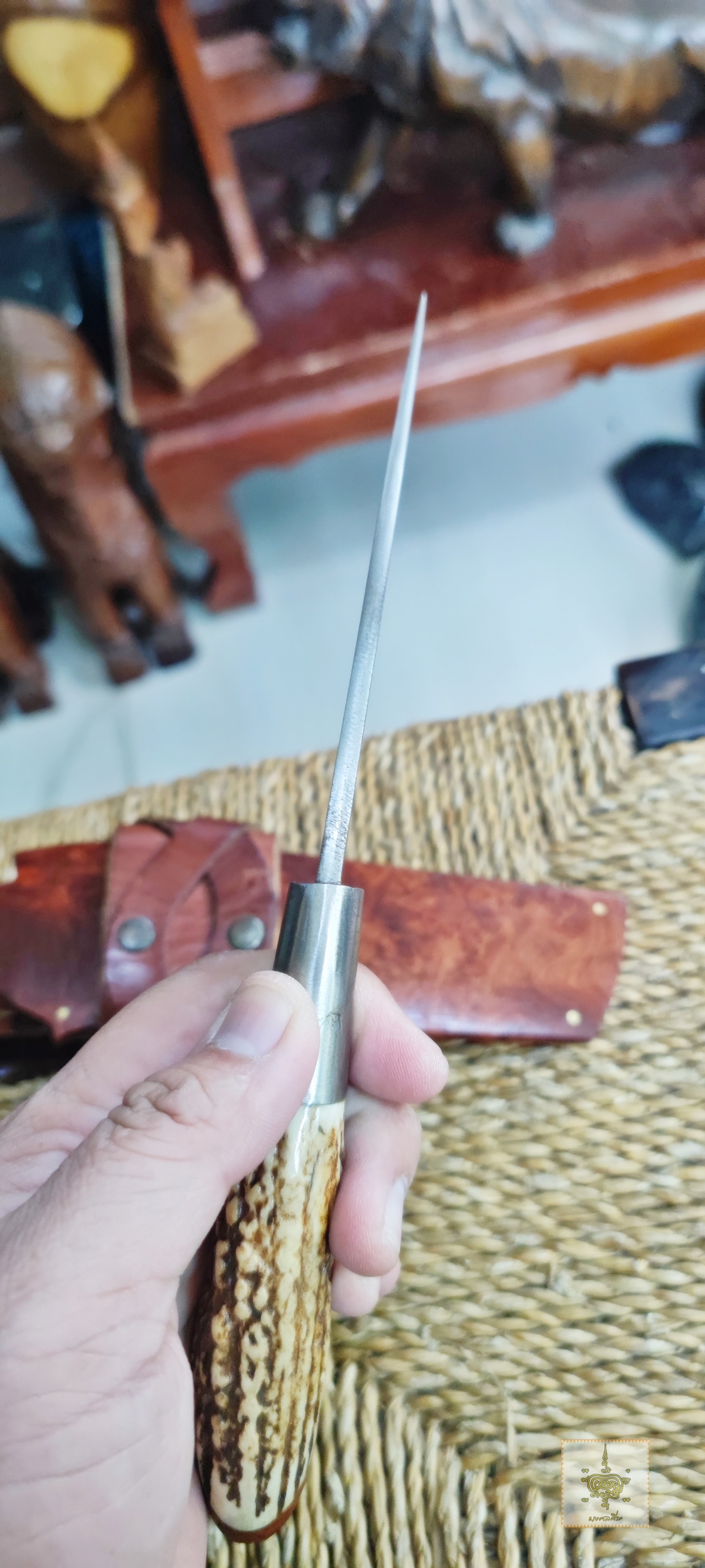 มีดเหน็บ ด้ามเขากวาง ฝักไม้ปุ่ม