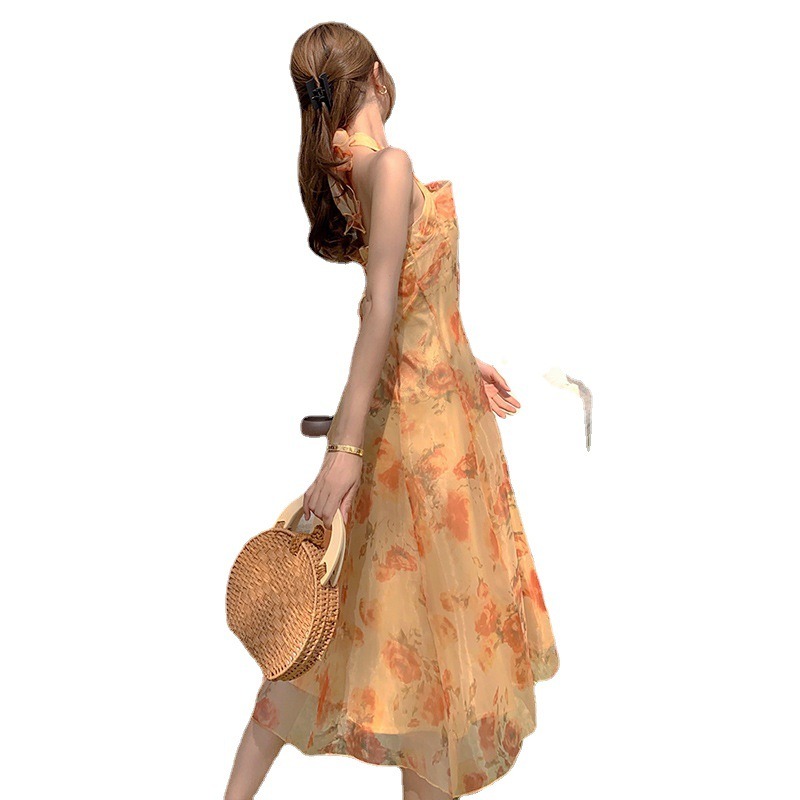 ชุดเดรสยาวลายดอกสีเหลือง ผูกคอ กระโปรงทรงบาน แฟชั่นชุดไปทะเล ชุดเที่ยวทะเล ชุดใส่เดินเล่นถ่ายรูปริมชายหาดสวยๆ