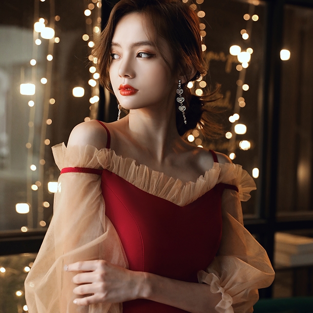 ชุดออกงานสีแดง เดรสสั้นแขนสามส่วนเปิดไหล่กระโปรงทรงบาน สวยหวานเรียบหรูดูดี ชุดราตรี ชุดไปงานแต่งงาน ชุดไปงานใส่ได้ทั้งงานกลางวัน กลางคืน