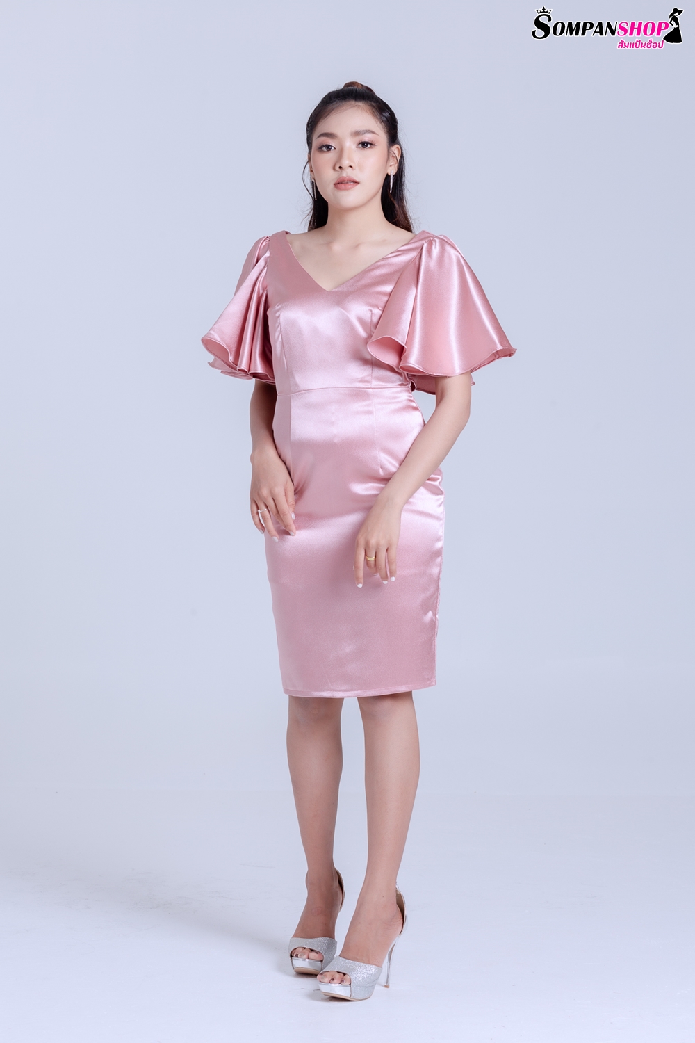 ชุดราตรี ชุดไปงานแต่งงาน ชุดเดรสออกงานสั้นสีชมพู ทรงเอเข้ารูป แขนระบาย แนวเรียบหรู