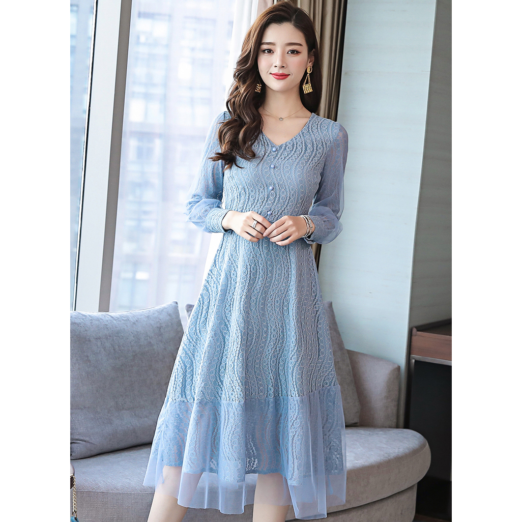 ชุดเดรสยาวสีฟ้าอมเทา ผ้าลูกไม้ แขนยาว กระโปรงบาน เป็นแฟชั่นชุดกระโปรงแบบสวยๆน่ารัก ใส่เป็น ชุดเดรสไปงานแต่งงาน ชุดแซกออกงาน ชุดเดรสทํางาน ชุดเดรสคนอ้วน ชุดทํางานสาวออฟฟิตเกาหลี คนอ้วนสาวอวบก็ใส่ได้