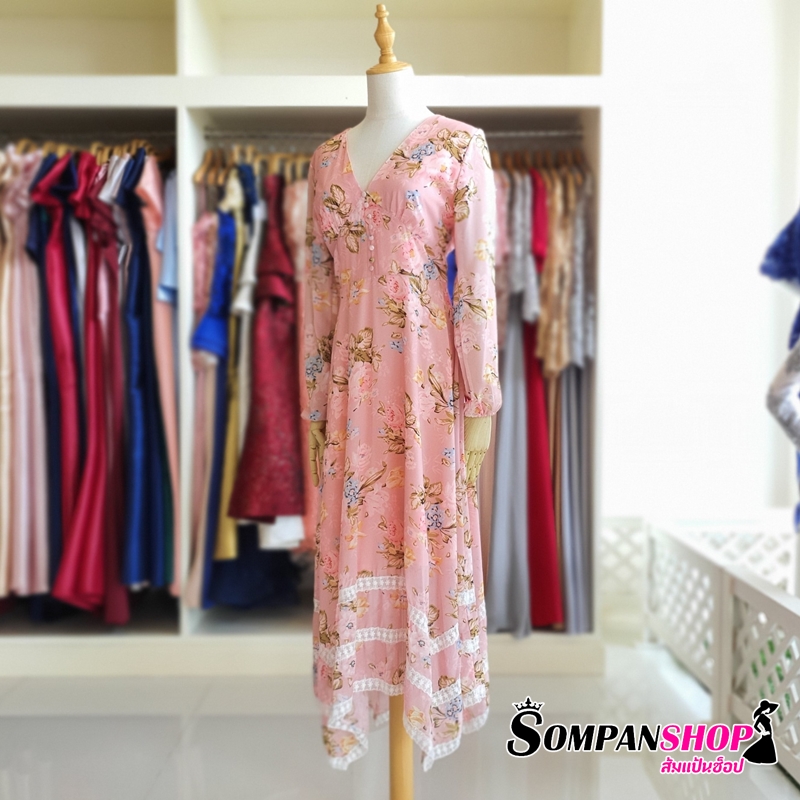 ชุดเดรสยาวสีชมพูลายดอกไม้