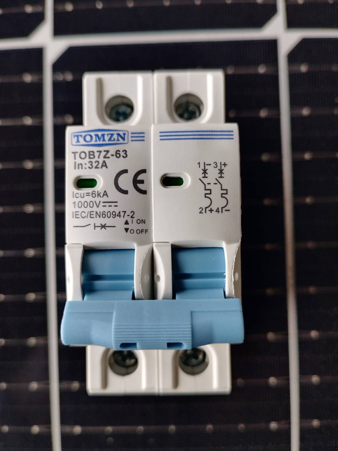 เซอร์กิตเบรกเกอร์ อุปกรณ์ป้องกันไฟฟ้า TOMZN 2P 32A DC 1000V Circuit breaker ผ่านมาตรฐาน IEC60947, IEC60898 (เทียบเท่า IEC947.2)