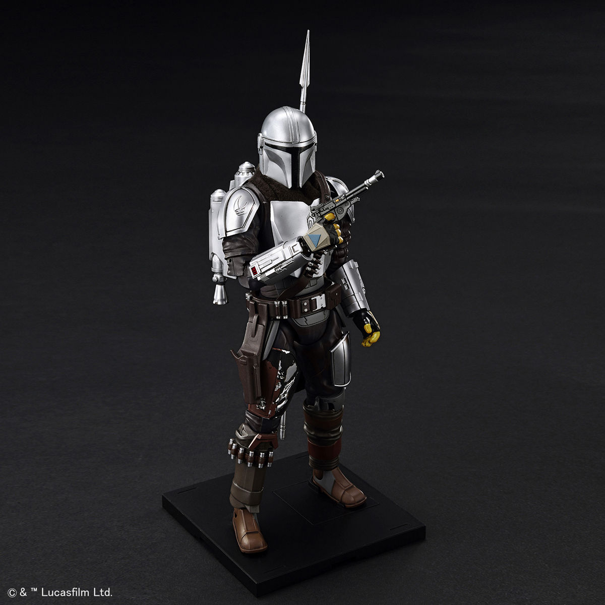 BANDAI STAR WARS 1/12 THE MANDALORIAN BESKAR ARMOR SILVER COATING สตาร์ วอร์ พลาสติก โมเดล VCA GUNDAM
