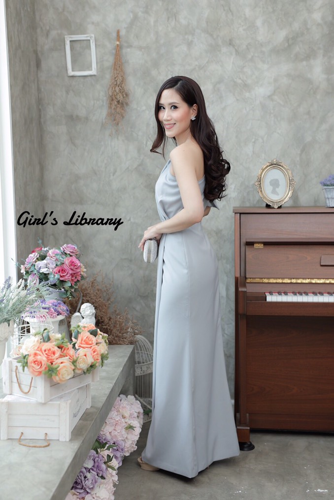 ชุดออกงานราตรียาวสีเทา ไหล่เฉียงข้างแต่งโบว์ กระโปรงทรงหางปลา