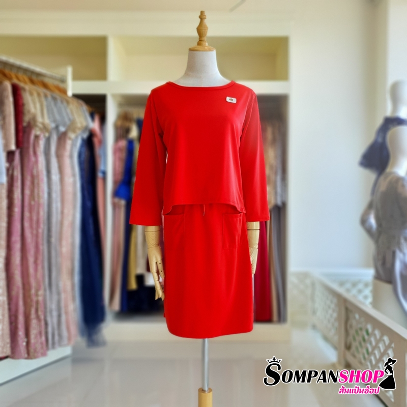ชุดเซ็ทเสื้อและกระโปรงสีแดง