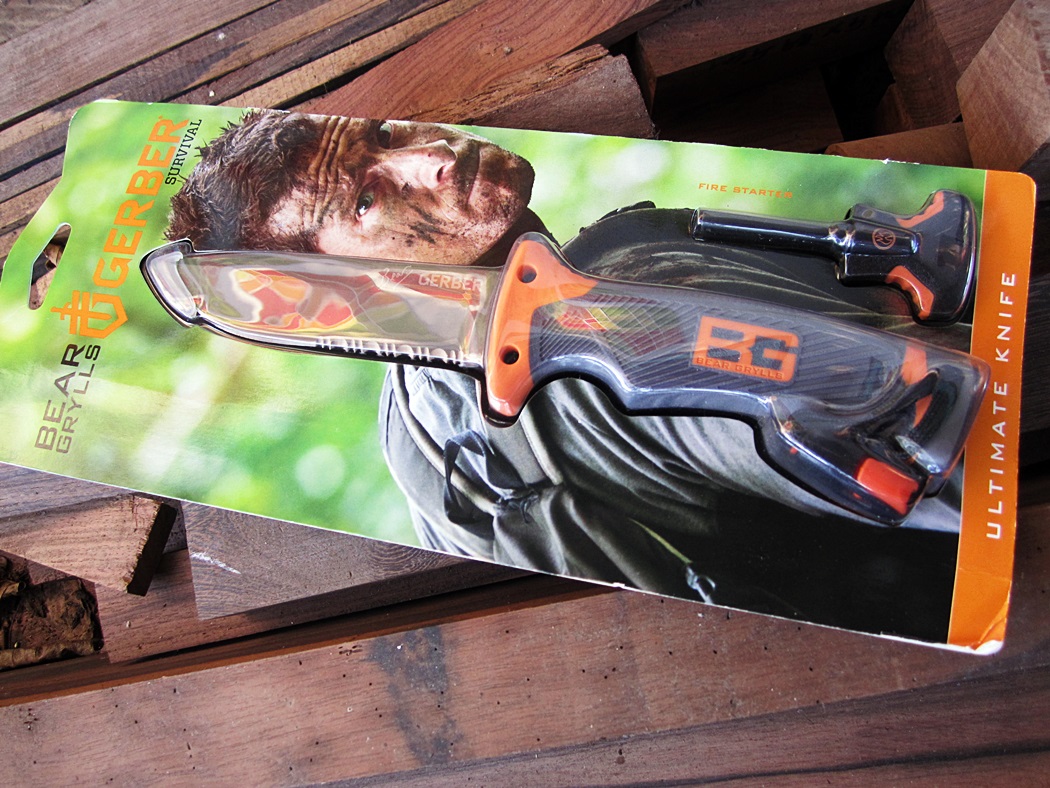 มีดเดินป่าGerber Bear Grylls Ultimate Knife, Serrated Edge [31-000751] ของแท้