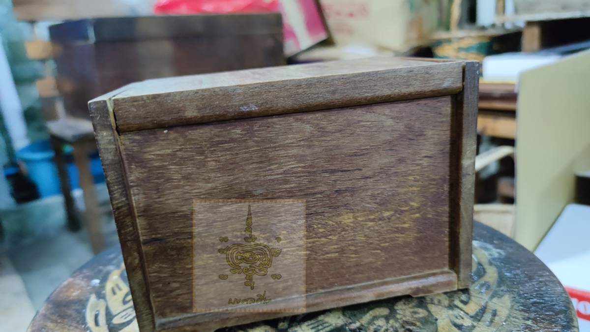 กล่องไม้ หน้ากระจกเก่า