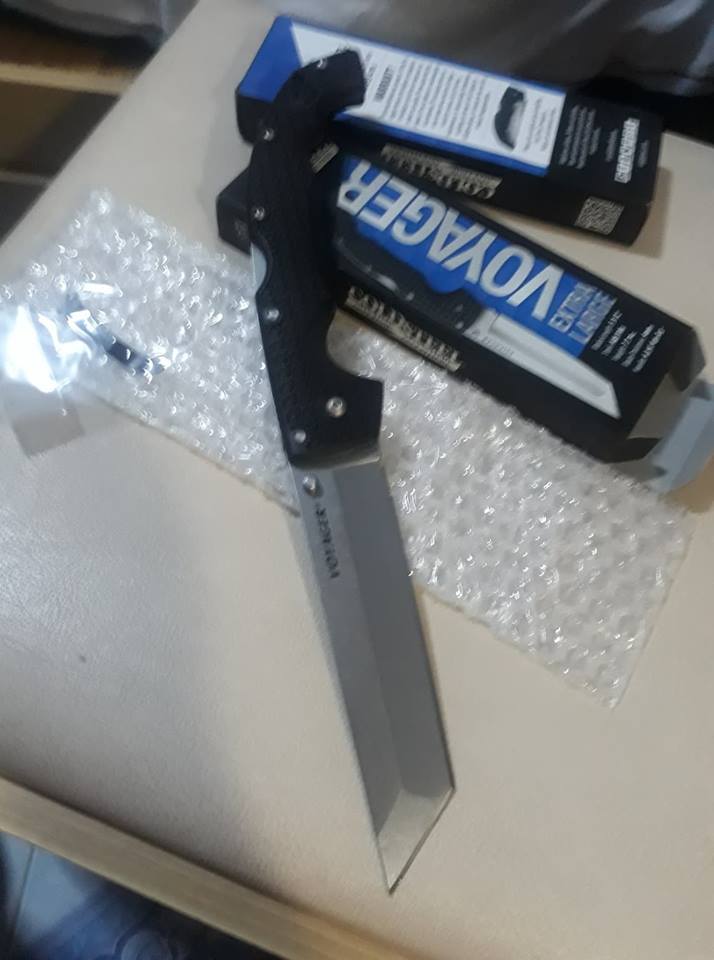 มีดพับ Cold Steel Voyager XL 5.5 in Tanto Plain Black GFN Handle 29AXT Japanese AUS10A Alloy