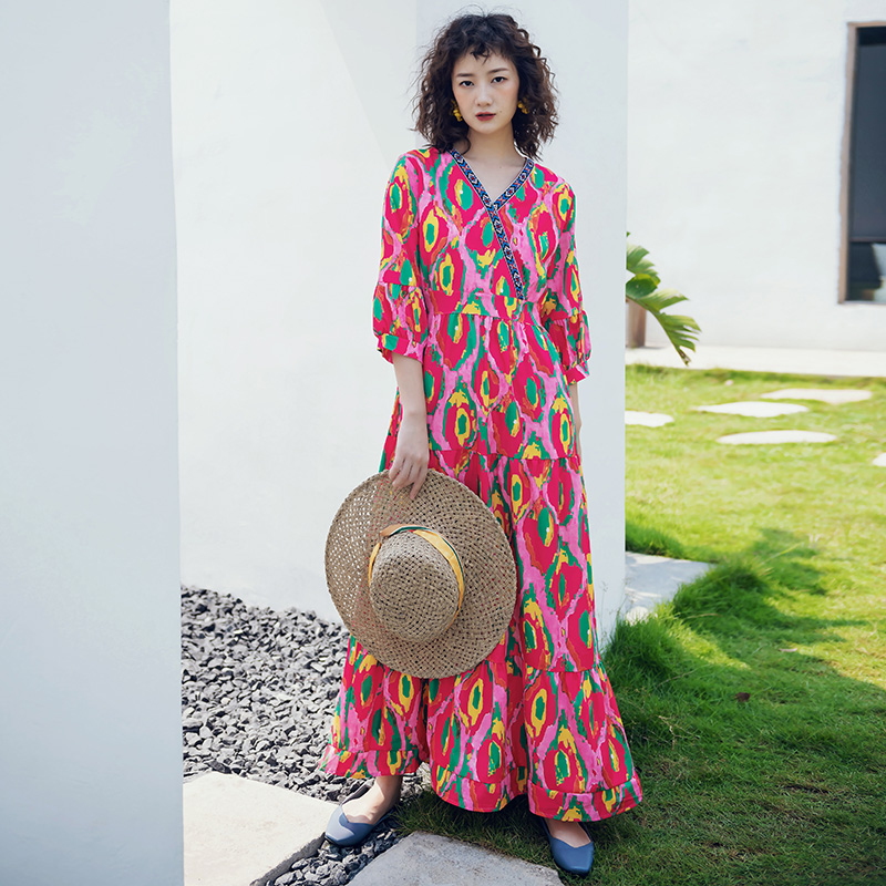 ชุดเดรสยาวสีชมพูลายโบฮีเมียน แฟชั่นเที่ยวทะเลสวยๆ ชุดเดินเล่นริมทะเล