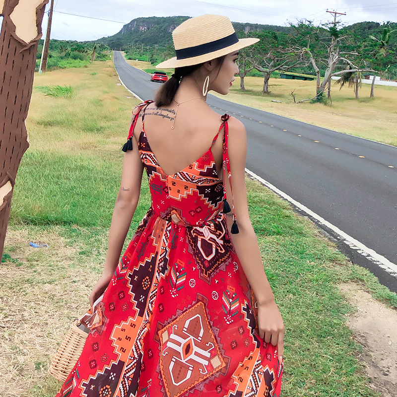 ชุดเที่ยวทะเล ชุดไปทะเลสีแดงลายโบฮีเมียน แม็กซี่เดรสสายเดี่ยวโชว์หลัง ใส่เดินเล่นริมทะเล ถ่ายรูป