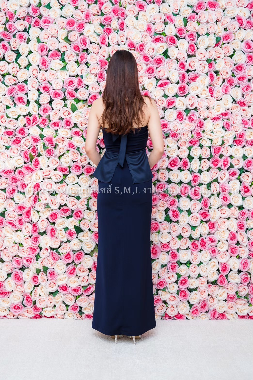 ชุดราตรี ชุดออกงาน ชุดไปงานแต่งงานสีกรมท่า เดรสยาวออกงานคล้องคอผูกโบว์ เอวระบาย ลุคเรียบหรูดูดี