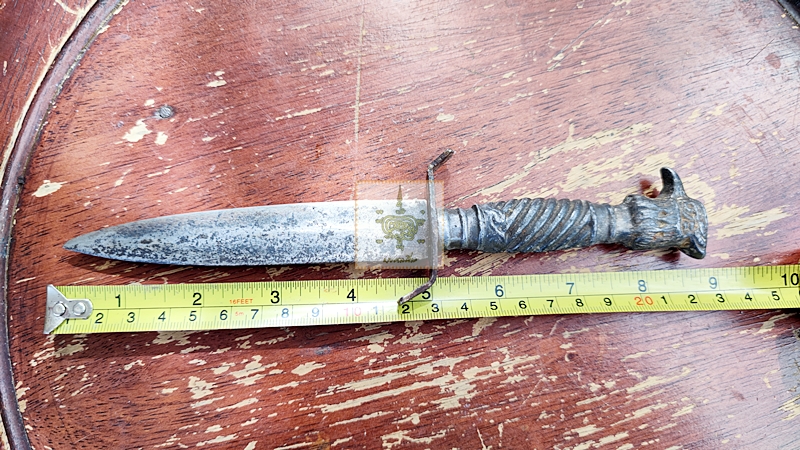 มีดหัวนกอินทรีเก่า