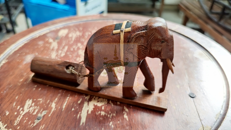 ช้างลากซุง ไม้แกะสลัก
