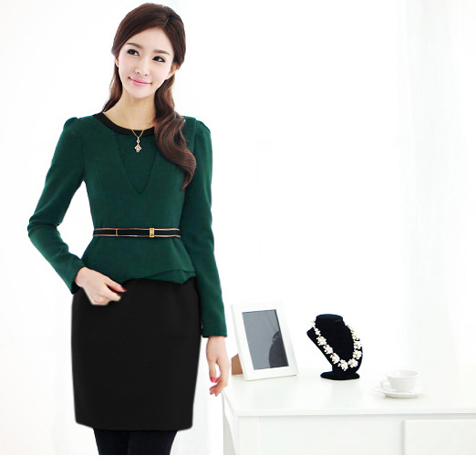 ชุดเดรสสั้นสีเขียว แขนยาว กระโปรงทรงเอ