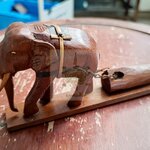 ช้างลากซุง ไม้แกะสลัก