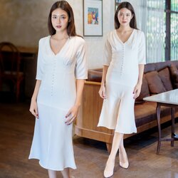 ชุดเดรสออกงานสีขาว คอวี แขนสามส่วน แนวเรียบหรู สวยดูดี ใส่ทำงาน ใส่ออกงาน ไปงานแต่ง