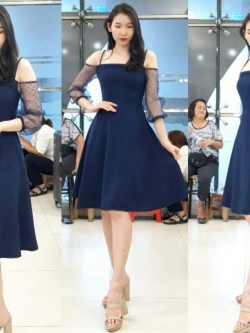 ชุดออกงาน/ชุดไปงานแต่งงานสีน้ำเงินกรมท่า สายเดี่ยว แขนสามส่วนผ้าซีทรู กระโปรงสั้นทรงบาน