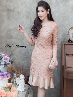 ชุดเดรสสั้นสีทอง ผ้าลูกไม้ ทรงเข้ารูป แขนสามส่วน เหมาะเป็น ชุดแม่เจ้าสาว ชุดแม่เจ้าบ่าว ชุดงานหมั้น ชุดผู้ใหญ่ไปงานแต่งกลางวัน ชุดเดรสผู้ใหญ่ ชุดผู้ใหญ่ไปงานแต่งงาน ชุดไปงานแต่งผู้ใหญ่ ชุดราตรีผู้ใหญ่ ชุดผู้ใหญ่เรียบหรูดูแพง