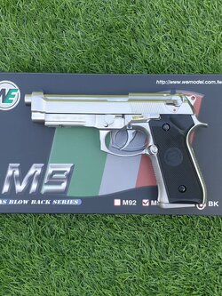 ปืนอัดแก๊ส WE รุ่น Beretta M9A1 สีเงิน (GAS System)