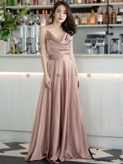 ชุดออกงานราตรียาวสีน้ำตาลทอง ชุดไปงานแต่งงานสีน้ำตาลทอง สายเดี่ยว อกจีบย้วยสวยเก๋ กระโปรงยาวทรงบาน สวยหรู สุดอลัง