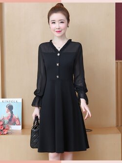 ชุดเดรสสั้นสีดำ แขนยาว กระโปรงยาวคลุมเข่า แนวเรียบร้อย สวยสุภาพ ใส่ทำงาน