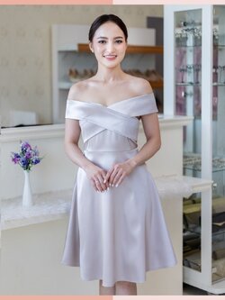 ชุดราตรี ชุดออกงาน ชุดไปงานแต่งสีเทา ไหล่ไขว์ กระโปรงสั้นทรงบาน