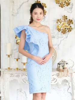 ชุดออกงานลูกไม้สีฟ้า ไหล่เฉียงแต่งระบาย ทรงเข้ารูป สไตล์เรียบหรู สวย ดูแพง