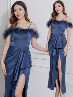 ชุดราตรียาวสีน้ำเงินกรมท่า ทรงปาดไหล่ แต่งขนนก เหมาะสำหรับใส่เป็นชุดราตรี ชุดไปงานแต่งงาน ชุดเพื่อนเจ้าสาว ชุดไปงานเลี้ยงต่างๆ