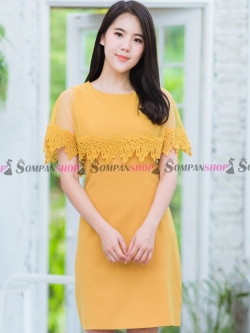 ชุดเดรสสีเหลือง เข้ารูป แต่งระบายลูกไม้ แนวเรียบๆ สวยหวาน เหมาะสำหรับใส่เป็นชุดทำงาน