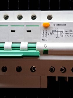 เบรกเกอร์กันดูด RCBO SUNTREE / SCB8LE-63 AC 40A 4P 300mA