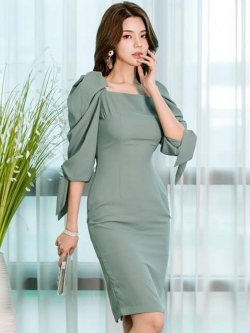 ชุดเดรสสั้น ชุดทำงาน สีเขียว ทรงเข้ารูป แขนยาว แนวรียบๆ สวยเก๋