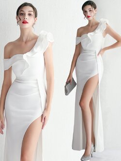 ชุดราตรียาวสีขาว ปาดไหล่แต่งระบายกระโปรงผ่าหน้าทรงหางปลา เรียบหรูดูแพงสวยหรูดูดี ชุดไปงานแต่ง ชุดรับรางวัล ชุดไปงานเลี้ยง ชุดปาร์ตี้ ชุดเจ้าสาวมินิมอล