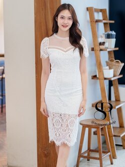 ชุดออกงานสีขาว ผ้าลูกไม้ ทรงเข้ารูป แบบสวยเรียบหรูดูดี ใส่เป็นชุดออกงาน ชุดราตรี ชุดไปงานแต่งงานกลางวัน/งานเลี้ยง