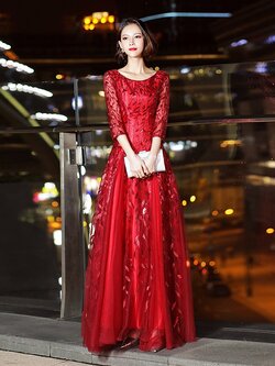 ชุดราตรียาวสีแดง เดรสออกงานปักลายใบไม้แขนสามส่วน กระโปรงทรงหางปลา เรียบหรูดูแพง สวยดูดี แบบสวยทันสมัย ใส่ออกงาน งานราตรี ไปงานแต่ง