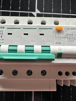 เบรกเกอร์กันดูด RCBO SUNTREE / SCB8LE-63 AC 16A 4P 300mA