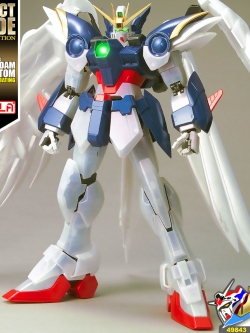 PG WING GUNDAM ZERO CUSTOM (PEARL MIRROR COATING VER)