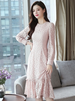 ชุดเดรสสั้นสีชมพู ผ้าลูกไม้ เข้ารูป แขนยาว เรียบร้อย สวยๆ ดูดี ใส่ทำงาน ใส่ไปงานกลางวัน